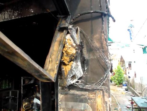 Lô bình gas mini phát nổ, thiêu rụi tiệm tạp hóa - ảnh 2