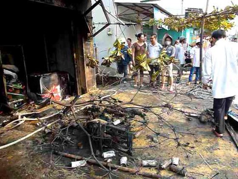 Lô bình gas mini phát nổ, thiêu rụi tiệm tạp hóa - ảnh 5