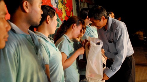 Công nhân bật khóc trong chương trình