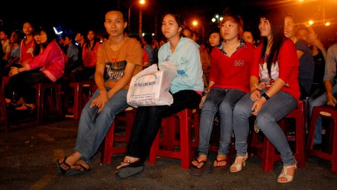 Công nhân bật khóc trong chương trình