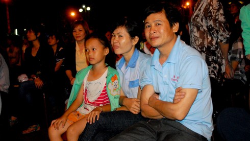 Công nhân bật khóc trong chương trình