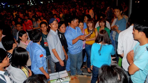 Công nhân bật khóc trong chương trình