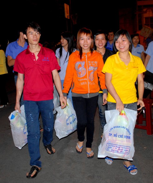 Công nhân bật khóc trong chương trình