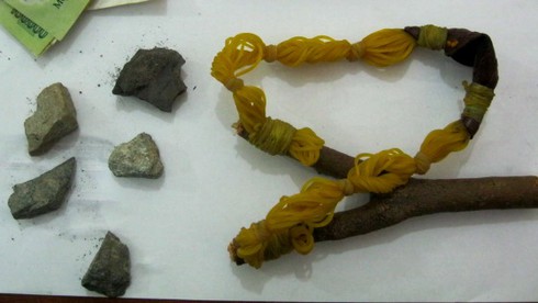 Hiệp sĩ Minh Tiến bị bắn trả bằng súng... cao su - ảnh 1