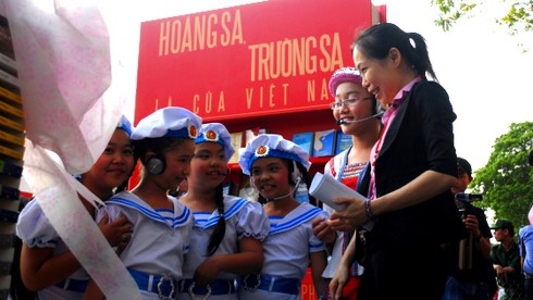 Tự hào biển đảo trên đường sách, đường hoa - ảnh 7