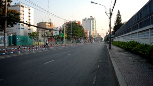 TP.HCM vắng vẻ khác lạ ngày đầu năm - ảnh 10