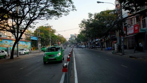 TP.HCM vắng vẻ khác lạ ngày đầu năm - ảnh 11