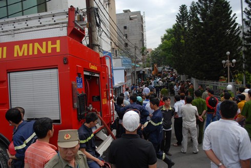 Hiện trường vụ nổ sập 3 ngôi nhà khiến 10 người chết - ảnh 1