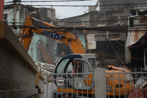 Hiện trường vụ nổ sập 3 ngôi nhà khiến 10 người chết - ảnh 4