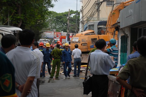 Hiện trường vụ nổ sập 3 ngôi nhà khiến 10 người chết - ảnh 6