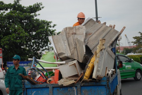 Hiện trường vụ nổ sập 3 ngôi nhà khiến 10 người chết - ảnh 8