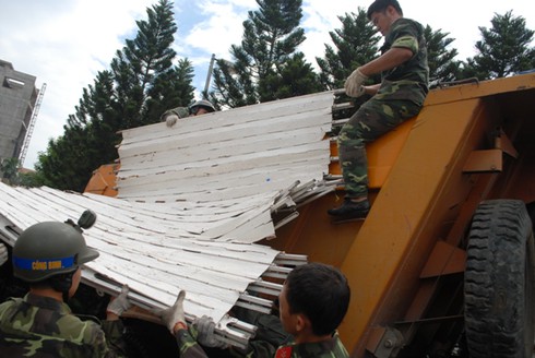 Hiện trường vụ nổ sập 3 ngôi nhà khiến 10 người chết - ảnh 7