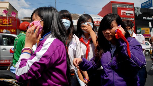 Hàng ngàn người tới đưa tiễn gia đình ông “Phương khói lửa” - ảnh 3