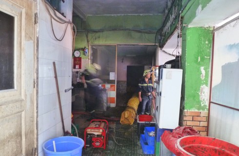 Nhà hàng phát hỏa, thực khách nháo nhào bỏ chạy - ảnh 3