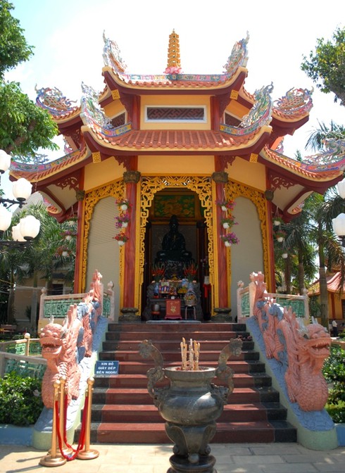Chiêm ngưỡng tượng Phật ngọc lớn nhất thế giới tại Việt Nam - ảnh 1