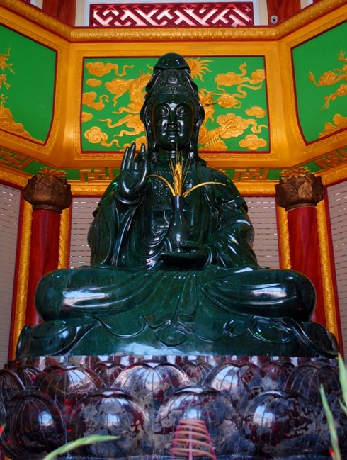 Chiêm ngưỡng tượng Phật ngọc lớn nhất thế giới tại Việt Nam - ảnh 2