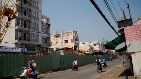 Tắc nghẹt vì cầu độc đạo chậm tiến độ - ảnh 3