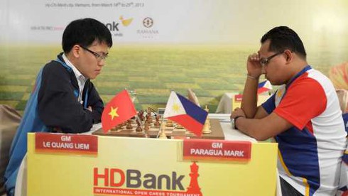 Quang Liêm đơn độc trên “hàng công” - ảnh 1