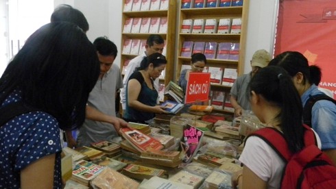 Tưng bừng hội sách 2013 - ảnh 3