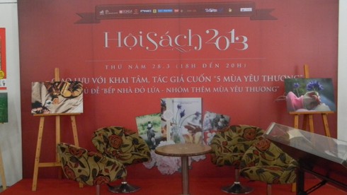 Tưng bừng hội sách 2013 - ảnh 6
