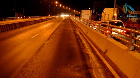 Khắc phục sự cố tại cầu vượt bằng thép đầu tiên - ảnh 1