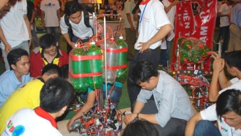 Miền Nam khai mạc cuộc thi sáng tạo Robocon 2013 - ảnh 3