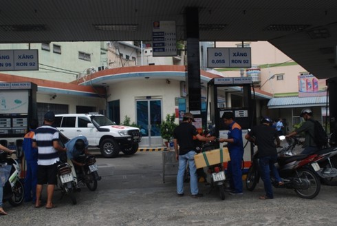 TP.HCM: Dân lo xăng giảm để rồi tăng mạnh hơn - ảnh 6