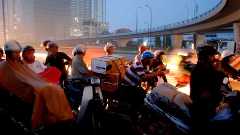 Sài Gòn mát rượi sau cơn mưa giải nhiệt - ảnh 7