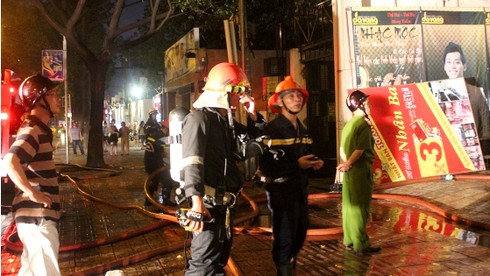 Cháy lớn tại phòng trà của nhạc sĩ Lê Quang - ảnh 4