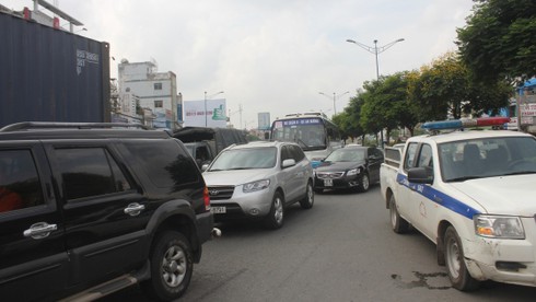 Xe tải mất thắng, 4 người thương vong - ảnh 2