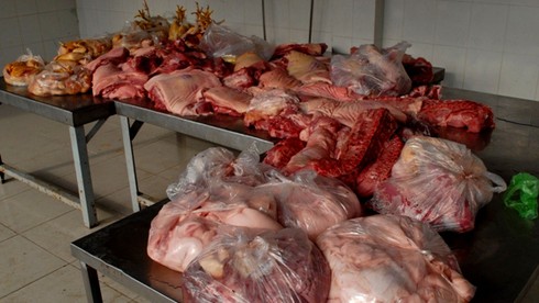 Bỏ mặc bạn, tài xế lái xe trốn khỏi chốt kiểm dịch - ảnh 2