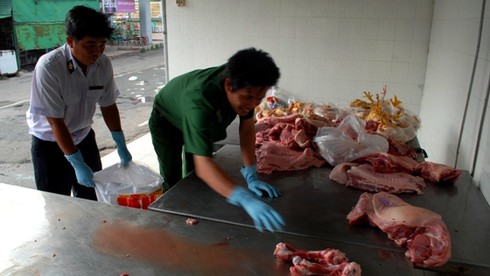 Bỏ mặc bạn, tài xế lái xe trốn khỏi chốt kiểm dịch - ảnh 4