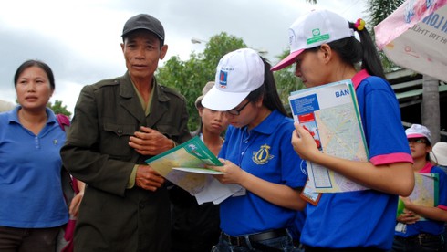 Mưa nắng bất chợt đón sĩ tử tại Sài Gòn - ảnh 8