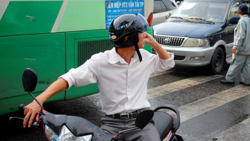 Mưa nắng bất chợt đón sĩ tử tại Sài Gòn - ảnh 14