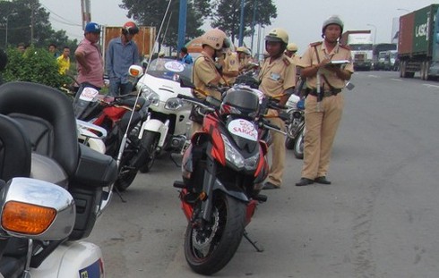 Bắt giữ đoàn xe môtô