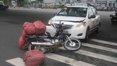 Bắt đối tượng liều lĩnh chạy trốn công an - ảnh 2