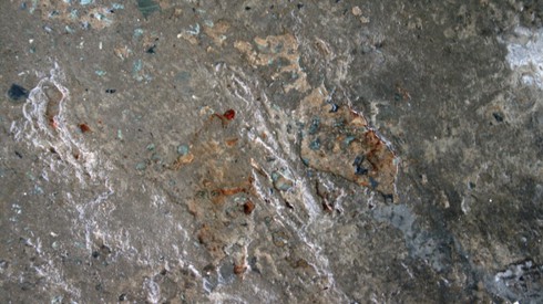 Thanh niên cứa cổ tự sát bằng gần chục nhát dao - ảnh 2