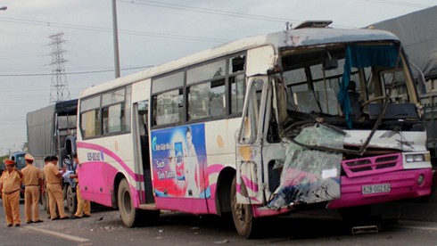 TP.HCM: Xe khách gây tai nạn liên hoàn - ảnh 1