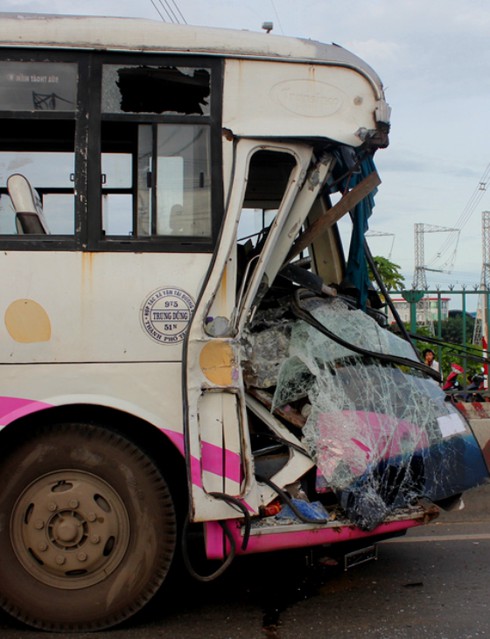 TP.HCM: Xe khách gây tai nạn liên hoàn - ảnh 2