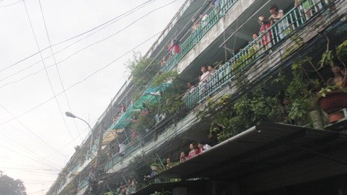 Cháy lớn tại chung cư, hàng trăm người hoảng loạn - ảnh 1