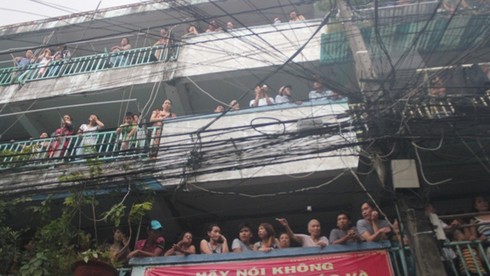 Cháy lớn tại chung cư, hàng trăm người hoảng loạn - ảnh 2