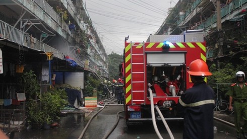 Cháy lớn tại chung cư, hàng trăm người hoảng loạn - ảnh 5
