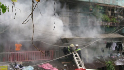 Cháy lớn tại chung cư, hàng trăm người hoảng loạn - ảnh 7