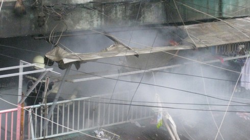 Cháy lớn tại chung cư, hàng trăm người hoảng loạn - ảnh 8