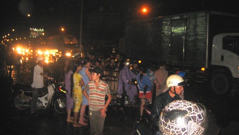 Đang về thăm nhà, cô gái tử vong vì ngã vào gầm xe tải - ảnh 2