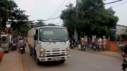 Hai người thương vong sau va chạm với xe tải - ảnh 2