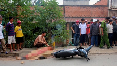 Hai người thương vong sau va chạm với xe tải - ảnh 1