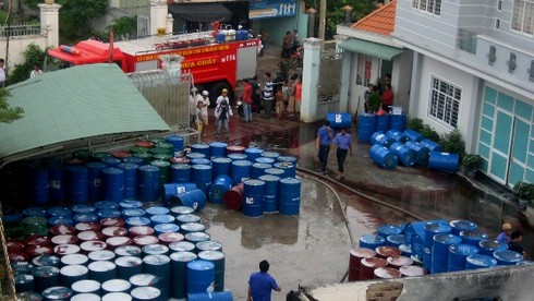 Xưởng sơn rộng hơn 1000m vuông bốc cháy dữ dội - ảnh 2