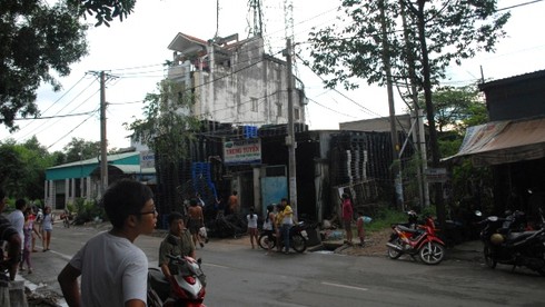 Chữa cháy, bị thương nặng do pallet nhựa rơi trúng đầu - ảnh 4