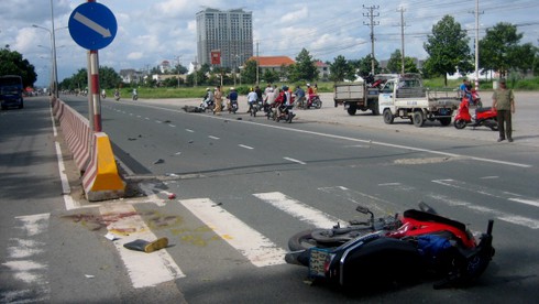 Lái ôtô bỏ chạy, để mặc người phụ nữ đứt lìa chân - ảnh 1